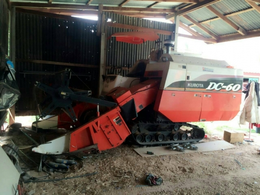 รถเกียว  DC 60  Plus  ปี 54 มีเล่ม ทะเบียน ราคเบาฯพร้อมเทเลอร์ ลุยงานสบาย   ราคา  300000   บาท  0986683479