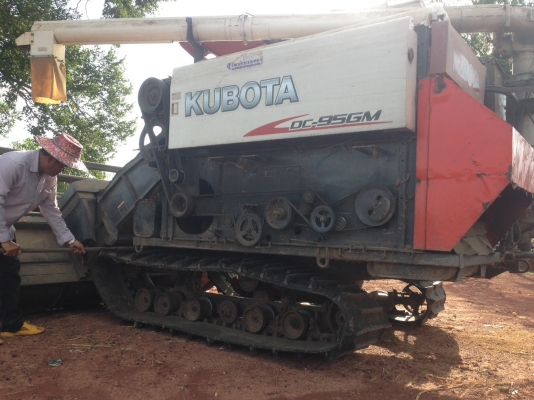 ขายรถเกี่ยวข้าว DC 95.รถปี 54  ไมค์ 2000 โล