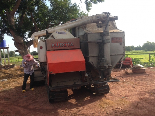 ขายรถเกี่ยวข้าว DC 95.รถปี 54  ไมค์ 2000 โล