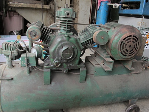ขายปั๊มลมลูกสูบ3หัวสูบ ขนาด3แรงไฟ3เฟส เสียงเงียบบมากพร้อมใช้ ขายปั๊มลมลูกสูบ3หัวสูบ ขนาด3แรงไฟ3เฟส เสียงเงียบบมากพร้อมใช้