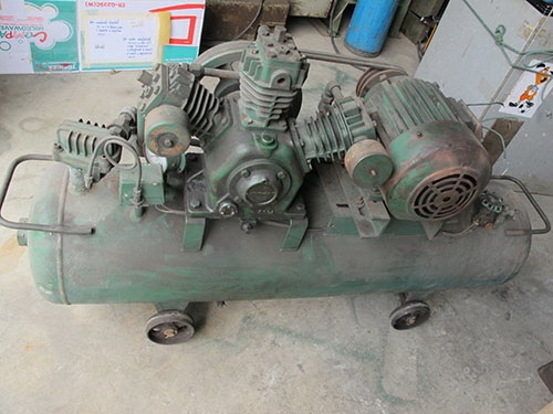 ขายปั๊มลมลูกสูบ3หัวสูบ ขนาด3แรงไฟ3เฟส เสียงเงียบบมากพร้อมใช้ ขายปั๊มลมลูกสูบ3หัวสูบ ขนาด3แรงไฟ3เฟส เสียงเงียบบมากพร้อมใช้