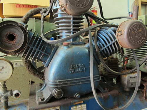 ขายปั๊มลมPUMAขนาด5แรงรุ่นPP 35ขนาดใหญ่ มอเตอร์SAMCOขนาด7.5แรง หัวปั๊มเสียส่วนอื่นใช้ได้ครบๆขายตามสภาพ ขายปั๊มลมPUMAขนาด5แรงรุ่นPP 35ขนาดใหญ่ มอเตอร์SAMCOขนาด7.5แรง หัวปั๊มเสียส่วนอื่นใช้ได้ครบๆขายตามสภาพ