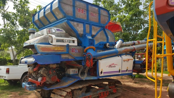 ขายรถเกี่ยวศักดิ์หพัฒนา SS501T ปี52เครื่องHINO JO8Cเทอร์โบว์ สภาพเดิมสวย สภาพพร้อมลงงาน เครื่องแน่น