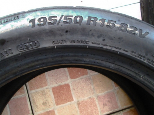 ขายยาง KUMHO V720 195-50-15 ปลายปี14 (1คู่)