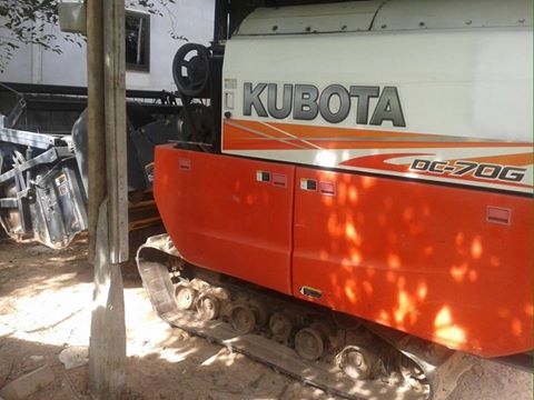 ขายรถเกี่ยว คูโบต้าDC70Gอุ้ม ปี55 ทำงานพันเก้าร้อย ชม. ช่วงล่างดี ขายรถเกี่ยว คูโบต้าDC70Gอุ้ม ปี55 ทำงานพันเก้าร้อย ชม. ช่วงล่างดี