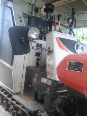 ขายรถเกี่ยว คูโบต้าDC70Gอุ้ม ปี55 ทำงานพันเก้าร้อย ชม. ช่วงล่างดี ขายรถเกี่ยว คูโบต้าDC70Gอุ้ม ปี55 ทำงานพันเก้าร้อย ชม. ช่วงล่างดี