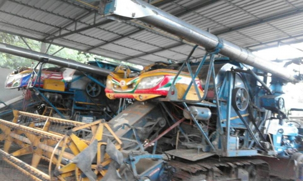 ขายรถเกี่ยวข้าวเจ้าช้างไวไฟ ปี53 เครื่องมิตซู6D17 ช่วงล่าง12ปปั๊ม23 ช่วงล่างใหม่ ขายรถเกี่ยวข้าวเจ้าช้างไวไฟ ปี53 เครื่องมิตซู6D17 ช่วงล่าง12ปปั๊ม23 ช่วงล่างใหม่