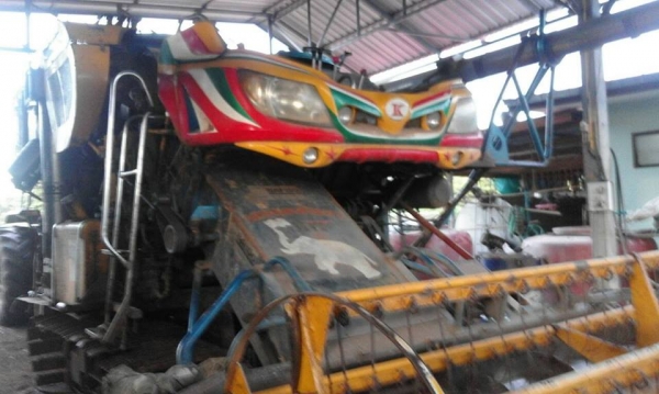 ขายรถเกี่ยวข้าวเจ้าช้างไวไฟ ปี53 เครื่องมิตซู6D17 ช่วงล่าง12ปปั๊ม23 ช่วงล่างใหม่ ขายรถเกี่ยวข้าวเจ้าช้างไวไฟ ปี53 เครื่องมิตซู6D17 ช่วงล่าง12ปปั๊ม23 ช่วงล่างใหม่