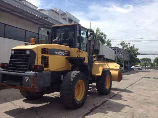 รถตักล้อยาง Komatsu WA200-5 รภเก่านอกนำเข้าจากญี่ปุ่่น พร้อมใข้งานทันที 091 695-6445