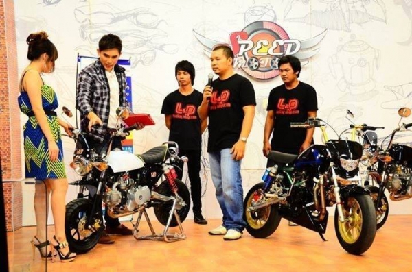 อะไหล่ แต่งรถเพียบ มีโช็คหน้า-หลัง ล้อ เครื่อง ถังน้ำมัน เบาะ และอะไหล่อื่นๆที่แต่งรถทั้งหมด ลดราคา 20-30\%