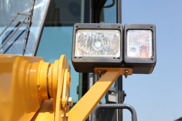 รถตักล้อยางใหม่ World W136 ขนาด2คิว เก๋งแอร์พร้อม รับประกันให้1ปีเต็ม