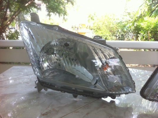 ขายไฟหน้ารถ ออนิว ดีแม็ค ถอดป้ายแดงสภาพไม่มีที่ติครับ