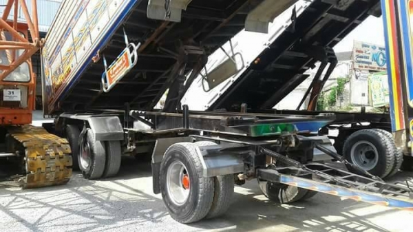 ขายรถพ่วง HINO เครื่อง 344 แรง แม่ปี 55 ลูกปี 59 ลูก 3 เพลาแท้ยาว 6.80 เมตร กระบะอู่พงษ์ไพบูลย์บ้านโป่ง ยาง 80\% ทะเบียนพร้อม