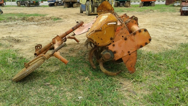 ขาย โรตารี ตีดิน พรวนดิน สำหรับติดรถไถนา เก่าญี่ปุ่น ยาว 1.55 เมตร ครับ