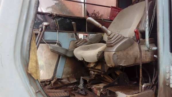 **465,000 บ.ต่อรอง/// แบคโฮ HITACHI EX200-3 ไฟฟ้าครบ เอวขยับ เครื่อง+ปั้ม ดี บูมอาร์มดี ช่วงงล่าง70\% ตามสภาพ ใช้งาน ทำงานอยู่ ใบสัญญาซื้อขาย **ขาย HITACHI EX-200 รุ่น3 แบคโฮ สภาดี ราคาเบา ไม่มีเล่ม มีสัญญาซื้อขาย ขายตามสภาพ  HYD.EXCAVATOR HITACHI EX200-3