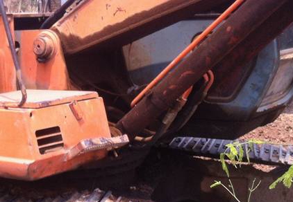 **465,000 บ.ต่อรอง/// แบคโฮ HITACHI EX200-3 ไฟฟ้าครบ เอวขยับ เครื่อง+ปั้ม ดี บูมอาร์มดี ช่วงงล่าง70\% ตามสภาพ ใช้งาน ทำงานอยู่ ใบสัญญาซื้อขาย **ขาย HITACHI EX-200 รุ่น3 แบคโฮ สภาดี ราคาเบา ไม่มีเล่ม มีสัญญาซื้อขาย ขายตามสภาพ  HYD.EXCAVATOR HITACHI EX200-3