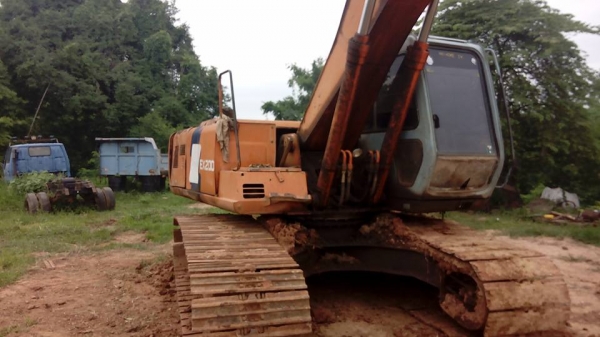 **465,000 บ.ต่อรอง/// แบคโฮ HITACHI EX200-3 ไฟฟ้าครบ เอวขยับ เครื่อง+ปั้ม ดี บูมอาร์มดี ช่วงงล่าง70\% ตามสภาพ ใช้งาน ทำงานอยู่ ใบสัญญาซื้อขาย **ขาย HITACHI EX-200 รุ่น3 แบคโฮ สภาดี ราคาเบา ไม่มีเล่ม มีสัญญาซื้อขาย ขายตามสภาพ  HYD.EXCAVATOR HITACHI EX200-3