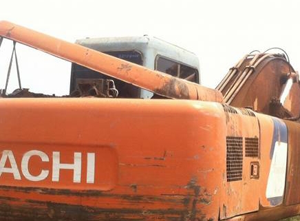 **465,000 บ.ต่อรอง/// แบคโฮ HITACHI EX200-3 ไฟฟ้าครบ เอวขยับ เครื่อง+ปั้ม ดี บูมอาร์มดี ช่วงงล่าง70\% ตามสภาพ ใช้งาน ทำงานอยู่ ใบสัญญาซื้อขาย **ขาย HITACHI EX-200 รุ่น3 แบคโฮ สภาดี ราคาเบา ไม่มีเล่ม มีสัญญาซื้อขาย ขายตามสภาพ  HYD.EXCAVATOR HITACHI EX200-3