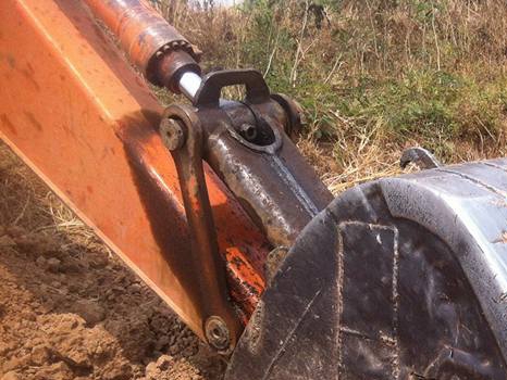 **465,000 บ.ต่อรอง/// แบคโฮ HITACHI EX200-3 ไฟฟ้าครบ เอวขยับ เครื่อง+ปั้ม ดี บูมอาร์มดี ช่วงงล่าง70\% ตามสภาพ ใช้งาน ทำงานอยู่ ใบสัญญาซื้อขาย **ขาย HITACHI EX-200 รุ่น3 แบคโฮ สภาดี ราคาเบา ไม่มีเล่ม มีสัญญาซื้อขาย ขายตามสภาพ  HYD.EXCAVATOR HITACHI EX200-3