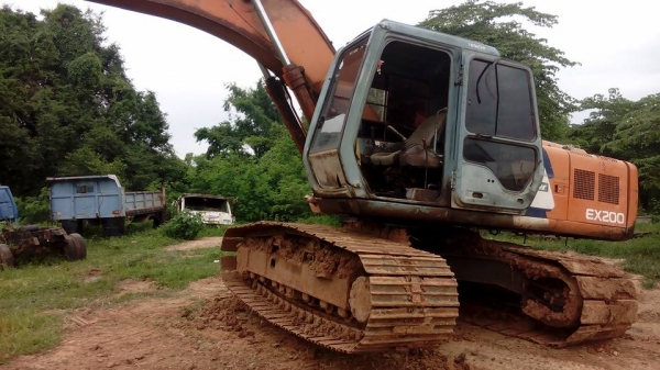 **465,000 บ.ต่อรอง/// แบคโฮ HITACHI EX200-3 ไฟฟ้าครบ เอวขยับ เครื่อง+ปั้ม ดี บูมอาร์มดี ช่วงงล่าง70\% ตามสภาพ ใช้งาน ทำงานอยู่ ใบสัญญาซื้อขาย **ขาย HITACHI EX-200 รุ่น3 แบคโฮ สภาดี ราคาเบา ไม่มีเล่ม มีสัญญาซื้อขาย ขายตามสภาพ  HYD.EXCAVATOR HITACHI EX200-3