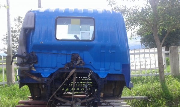 ขายหัวเก๋งรถบรรทุก 6 ล้อกลาง ยี่ห้อ HINO รุ่น FC หัวกว้าง 195 เซนติเมตร ราคา 85,000 บาท