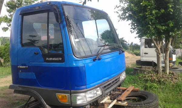 ขายหัวเก๋งรถบรรทุก 6 ล้อกลาง ยี่ห้อ HINO รุ่น FC หัวกว้าง 195 เซนติเมตร ราคา 85,000 บาท