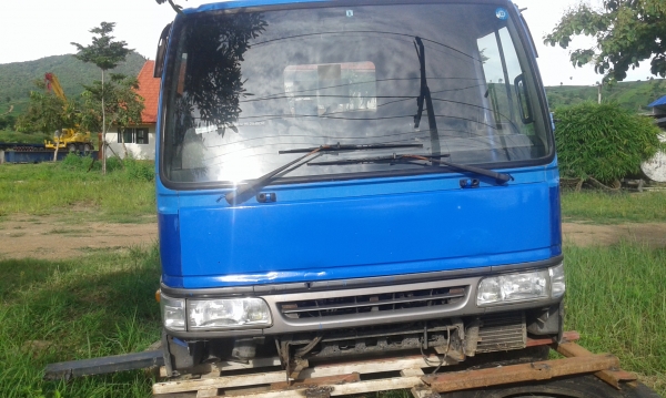 ขายหัวเก๋งรถบรรทุก 6 ล้อกลาง ยี่ห้อ HINO รุ่น FC หัวกว้าง 195 เซนติเมตร ราคา 85,000 บาท