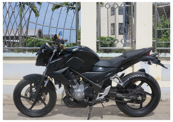 Honda CB300F รถมือเดียว ทะเบียนพร้อมโอน ไม่ขาดต่อ