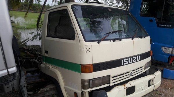 ขายหัวเก๋งรถบรรทุก 6 ล้อกลาง ยี่ห้อ ISUZU  รุ่น 115 ราคา 57,000  บาท