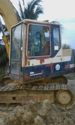 ขายรถขุด PC 90 คอนโทรลน้ำมัน  ปั๊มนิ้ว เครื่องยนต์ 4D95  (เหมือน PC 60 รุ่น 6 ทุกอย่าง ทั้งรูปร่าง ขนาด เท่ากับ Pc 60 รุ่น 6) ราคา 650,000 บาท