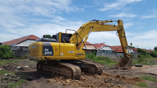 ขายKomatsu PC200-8