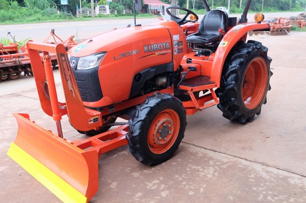 รถไถ L3008 อุปกรณ์ ใบมีด + ผาน 1 ตัว โทร089-0111624