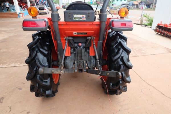 รถไถ L3008 อุปกรณ์ ใบมีด + ผาน 1 ตัว โทร089-0111624