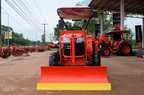 รถไถ L3008 อุปกรณ์ ใบมีด + ผาน 1 ตัว โทร089-0111624