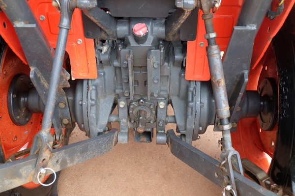 รถไถ L3008 อุปกรณ์ ใบมีด + ผาน 1 ตัว โทร089-0111624