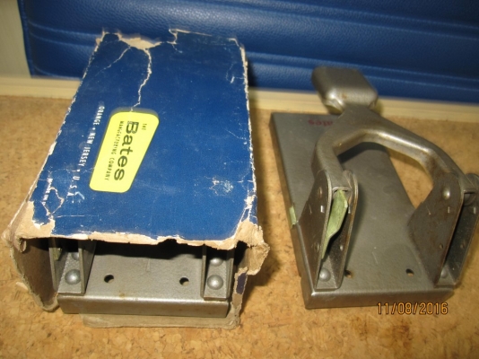 ที่เจาะกระดาษ Made in USA.  (ติดจอง 1 ตัว)