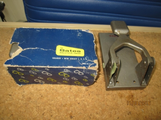 ที่เจาะกระดาษ Made in USA.  (ติดจอง 1 ตัว)