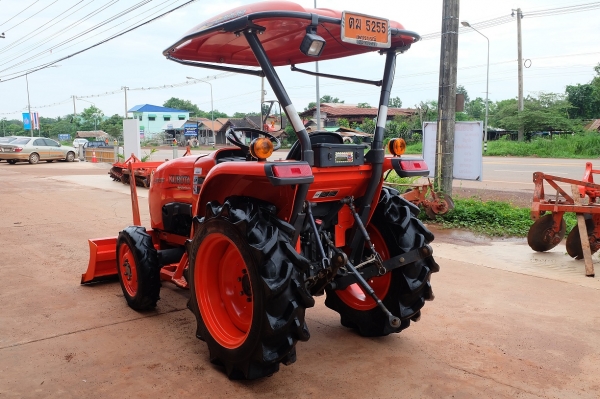 รถไถ L3008 อุปกรณ์ ใบมีด + ผาน 1 ตัว โทร089-0111624