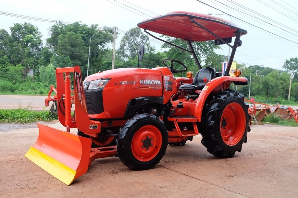 รถไถ L3008 อุปกรณ์ ใบมีด + ผาน 1 ตัว โทร089-0111624