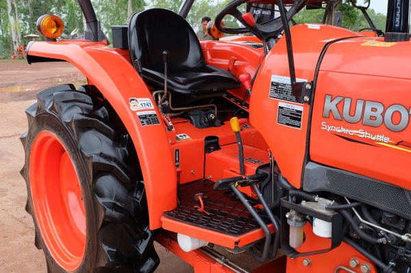 รถไถ L3008 อุปกรณ์ ใบมีด + ผาน 1 ตัว โทร089-0111624