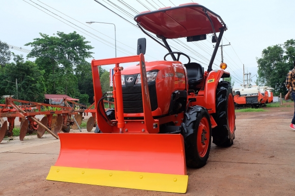รถไถ L3008 อุปกรณ์ ใบมีด + ผาน 1 ตัว โทร089-0111624
