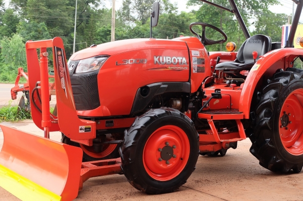 รถไถ L3008 อุปกรณ์ ใบมีด + ผาน 1 ตัว โทร089-0111624