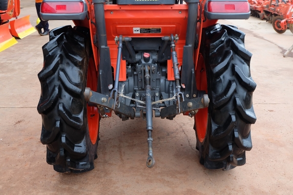 รถไถ L3008 อุปกรณ์ ใบมีด + ผาน 1 ตัว โทร089-0111624