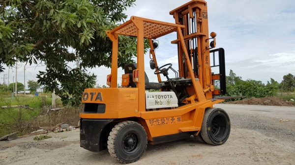 ขายด่วนรถยก TOYOTA 4FGยก2.5ตันเสาสูง6เมตรยางหน้าคู้ตัน6เส้นรถนอกเพิ่งนำเข้ามายังไม่เคยใช้งานในเมืองไทยเลย=รุ่นใหม่ขายถูกๆๆ