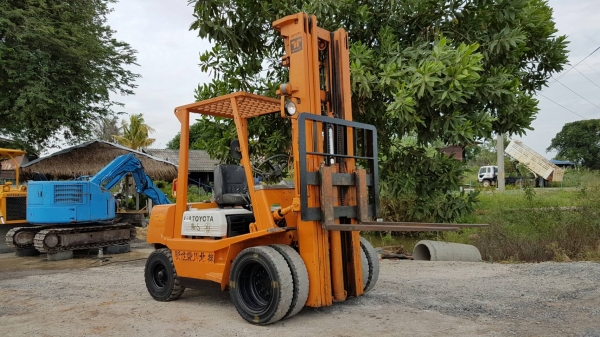 ขายด่วนรถยก TOYOTA 4FGยก2.5ตันเสาสูง6เมตรยางหน้าคู้ตัน6เส้นรถนอกเพิ่งนำเข้ามายังไม่เคยใช้งานในเมืองไทยเลย=รุ่นใหม่ขายถูกๆๆ