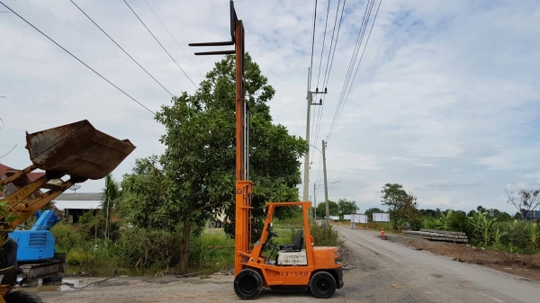 ขายด่วนรถยก TOYOTA 4FGยก2.5ตันเสาสูง6เมตรยางหน้าคู้ตัน6เส้นรถนอกเพิ่งนำเข้ามายังไม่เคยใช้งานในเมืองไทยเลย=รุ่นใหม่ขายถูกๆๆ