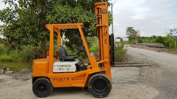 ขายด่วนรถยก TOYOTA 4FGยก2.5ตันเสาสูง6เมตรยางหน้าคู้ตัน6เส้นรถนอกเพิ่งนำเข้ามายังไม่เคยใช้งานในเมืองไทยเลย=รุ่นใหม่ขายถูกๆๆ