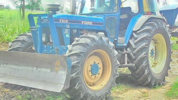 ขายรถไถฟอร์ดFORD 7810 เทอร์โบ6สูบ มีเล่มทะเบียน พร้อมอุปกรณ์ ดันหน้า+ผาน 8 KHL ขายรถไถฟอร์ดFORD 7810 เทอร์โบ6สูบ มีเล่มทะเบียน พร้อมอุปกรณ์ ดันหน้า+ผาน 8 KHL