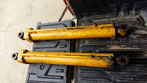 กระบอกไฮโดรลิกรถตัก ขายคู่ 5,000
