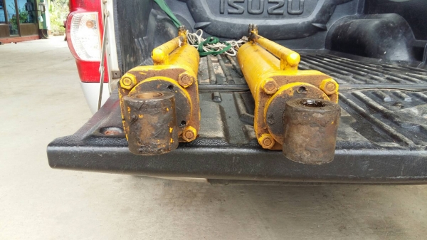 กระบอกไฮโดรลิกรถตัก ขายคู่ 5,000